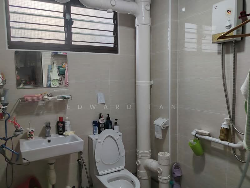 919 Jurong West Street 91, 919 Jurong West Street 91, 3 Bedrooms, 1,313 sqft, HDB Flat For Sale, by Edward Tan, 500133303 - Bathroom - PropertyGuru.com.sg
