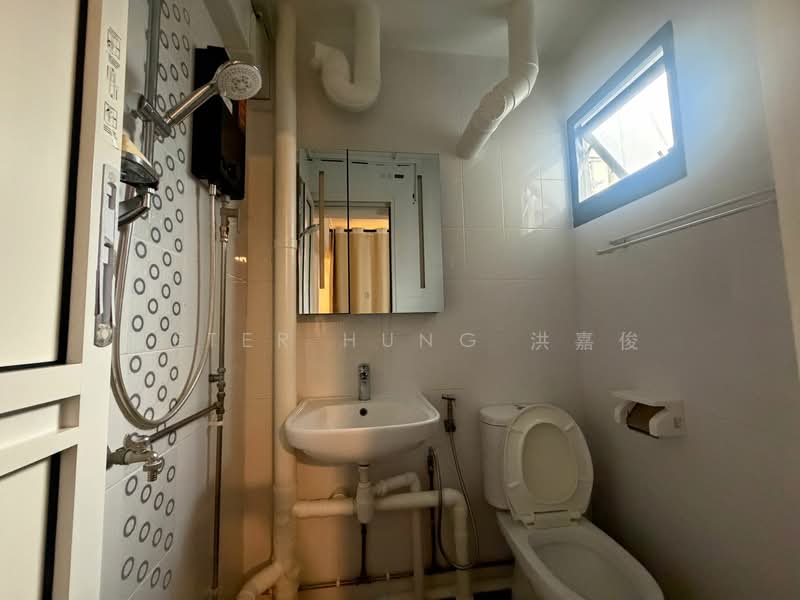 401 Bedok North Avenue 3, 401 Bedok North Avenue 3, Room Rental, 130 sqft, HDB Flat For Rent, by Peter Hung 洪嘉俊, 500133305 - Bathroom - PropertyGuru.com.sg