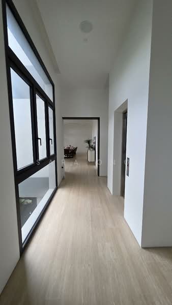 holland grove drive, , 5 Bedrooms, 12,109 sqft, Detached House For Sale, by Sara Ong, 500133311 - Corridor - PropertyGuru.com.sg