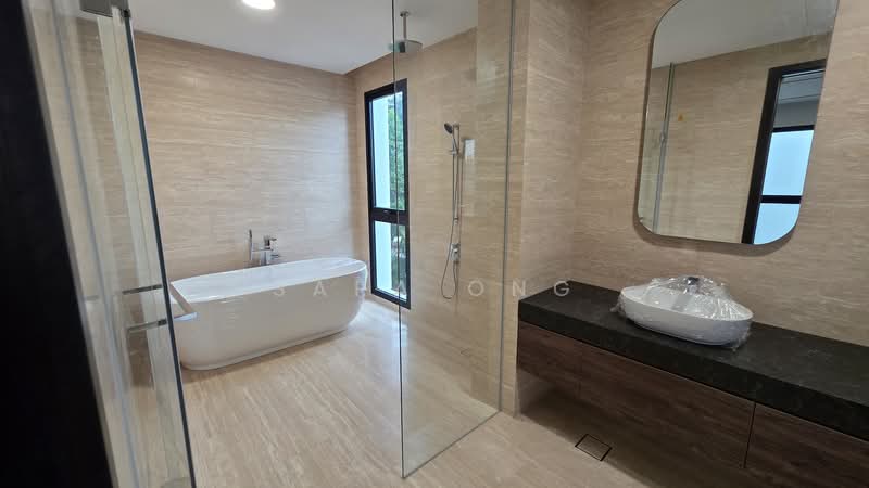 holland grove drive, , 5 Bedrooms, 12,109 sqft, Detached House For Sale, by Sara Ong, 500133311 - Bathroom - PropertyGuru.com.sg