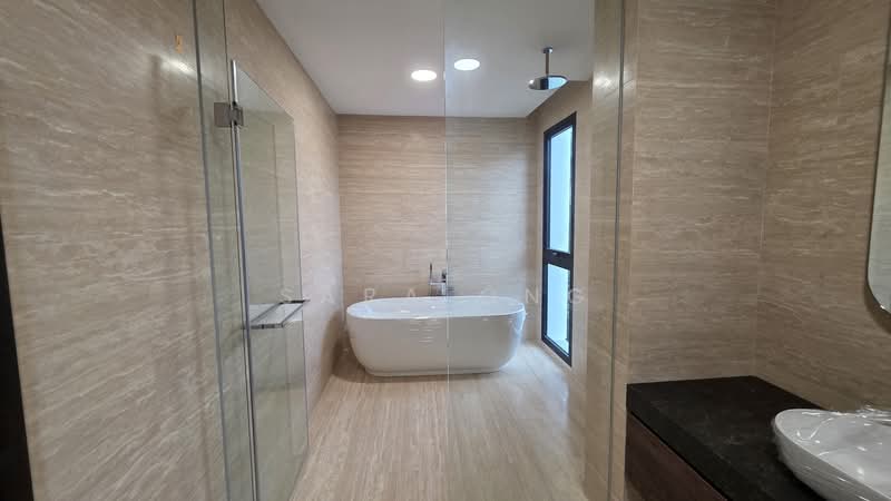 holland grove drive, , 5 Bedrooms, 12,109 sqft, Detached House For Sale, by Sara Ong, 500133311 - PropertyGuru.com.sg