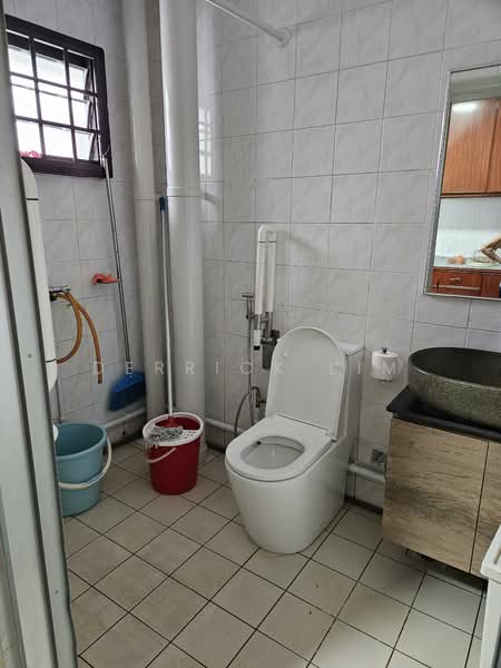 663C Jurong West Street 65, 663C Jurong West Street 65, Room Rental, 120 sqft, HDB Flat For Rent, by Derrick Lim, 500133312 - Bathroom - PropertyGuru.com.sg