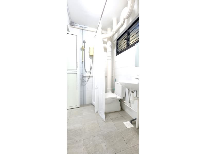 2 rooms 1 toilet blk 138 Marsiling agent fee apply, Marsiling road, 2 Bedrooms, 500 sqft, HDB Flat For Rent, by Lena Lee, 500133328 - Bathroom - PropertyGuru.com.sg