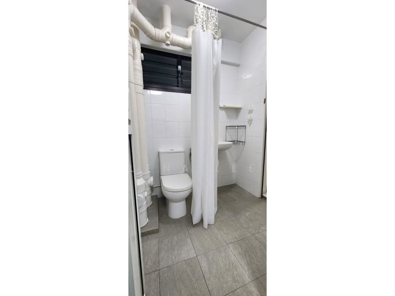 2 rooms 1 toilet blk 138 Marsiling agent fee apply, Marsiling road, 2 Bedrooms, 500 sqft, HDB Flat For Rent, by Lena Lee, 500133328 - Bathroom - PropertyGuru.com.sg