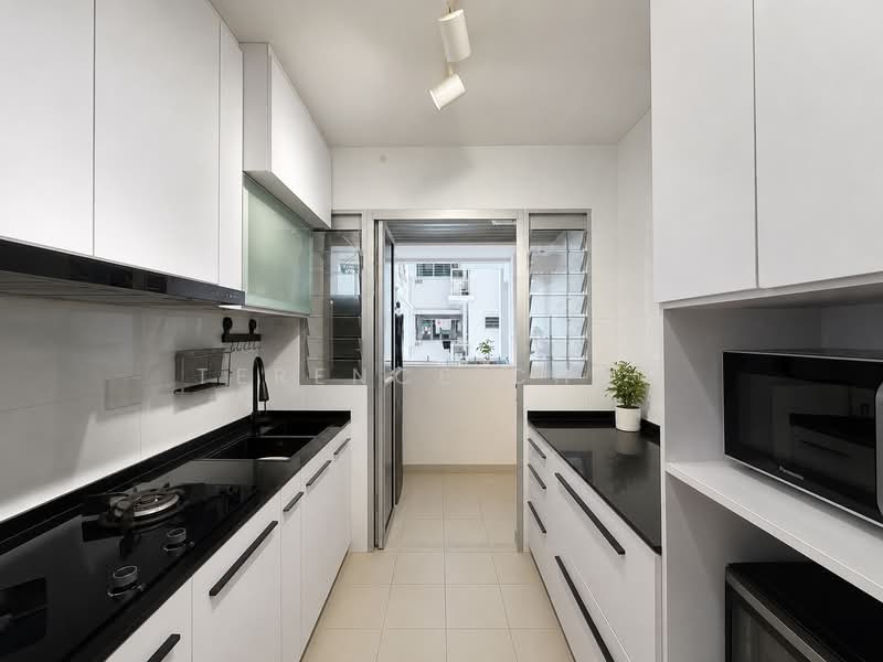 186B Fengshan GreenVille, 186B Bedok North Street 4, 2 Bedrooms, 732 sqft, HDB Flat For Sale, by Terence Choo, 500133330 - Kitchen - PropertyGuru.com.sg