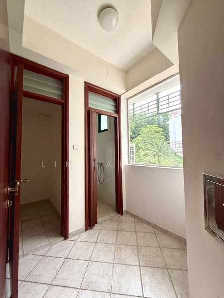 The Hillside, 341 Upper Bukit Timah Road, 3 Bedrooms, 1,302 sqft, Condominium For Rent, by Lim Kar Gee, 500133348 - Utility - PropertyGuru.com.sg