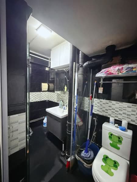 33 Marine Crescent, 33 Marine Crescent, 2 Bedrooms, 700 sqft, HDB Flat For Sale, by Marcus Lim, 500133358 - Bathroom - PropertyGuru.com.sg