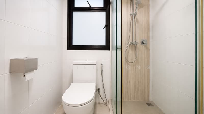932A Hougang Avenue 9, 932A Hougang Avenue 9, 2 Bedrooms, 721 sqft, HDB Flat For Sale, by Daniel Leong, 500133366 - Bathroom - PropertyGuru.com.sg