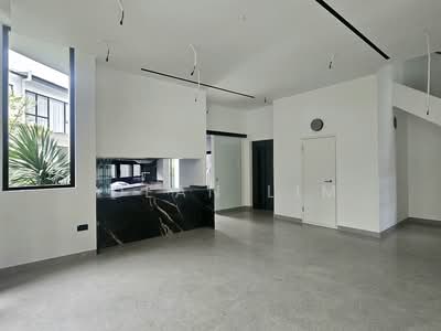 For Sale - ⭐️⭐️LANDED7772@ 3.5 Storey Semi-D 6 rooms . Cul de Sac