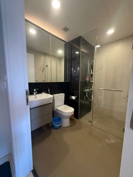 The Glades, 12 Bedok Rise, 1 Bedroom, 452 sqft, Condominium For Sale, by Phoebe Lee, 500133406 - Bathroom - PropertyGuru.com.sg