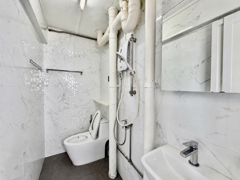 72 Circuit Road, 72 Circuit Road, 2 Bedrooms, 603 sqft, HDB Flat For Rent, by Terence Choo, 500133409 - Bathroom - PropertyGuru.com.sg