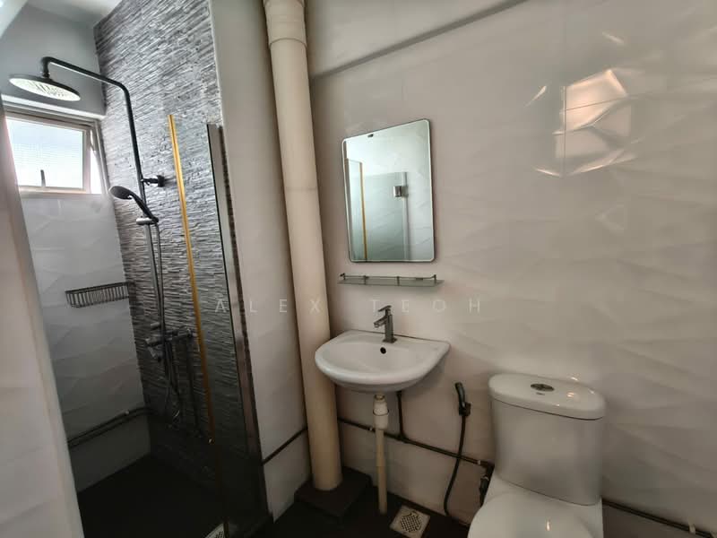 542 Bukit Batok Street 52, 542 Bukit Batok Street 52, Room Rental, 120 sqft, HDB Flat For Rent, by Alex Teoh, 500133410 - Bathroom - PropertyGuru.com.sg