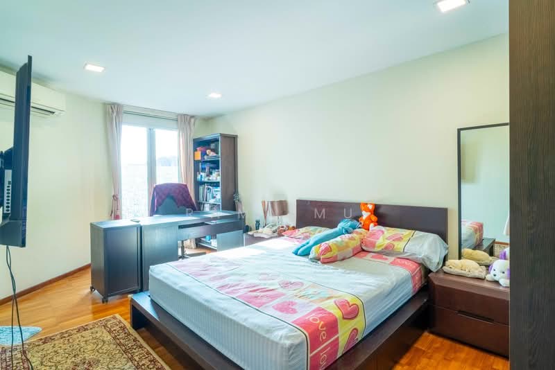 Reno 3.5 Storey Semi-D @ Jalan Mat Jambol, , 9 Bedrooms, 5,000 sqft, Semi-Detached House For Sale, by Rama Mu, 500133419 - Bedroom - PropertyGuru.com.sg