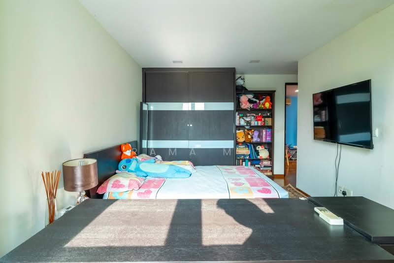 Reno 3.5 Storey Semi-D @ Jalan Mat Jambol, , 9 Bedrooms, 5,000 sqft, Semi-Detached House For Sale, by Rama Mu, 500133419 - Bedroom - PropertyGuru.com.sg