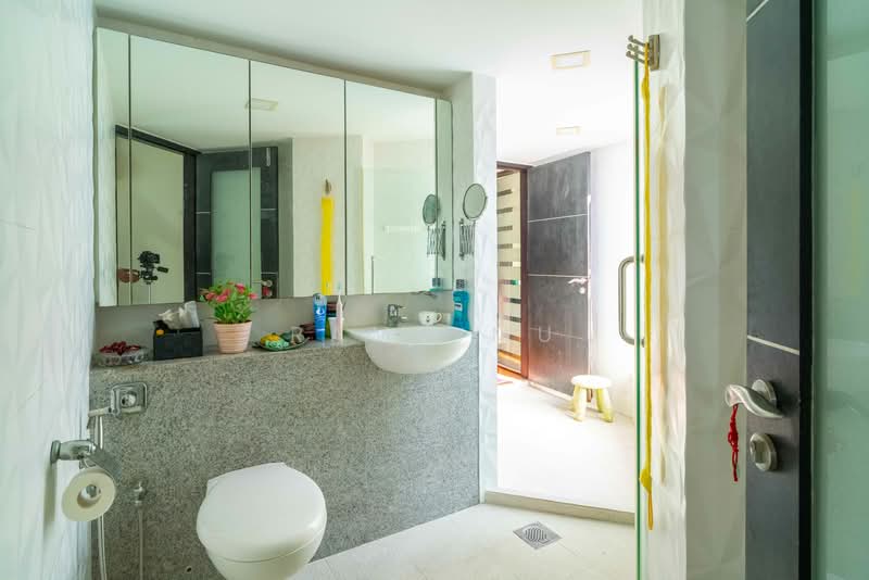 Reno 3.5 Storey Semi-D @ Jalan Mat Jambol, , 9 Bedrooms, 5,000 sqft, Semi-Detached House For Sale, by Rama Mu, 500133419 - Bathroom - PropertyGuru.com.sg