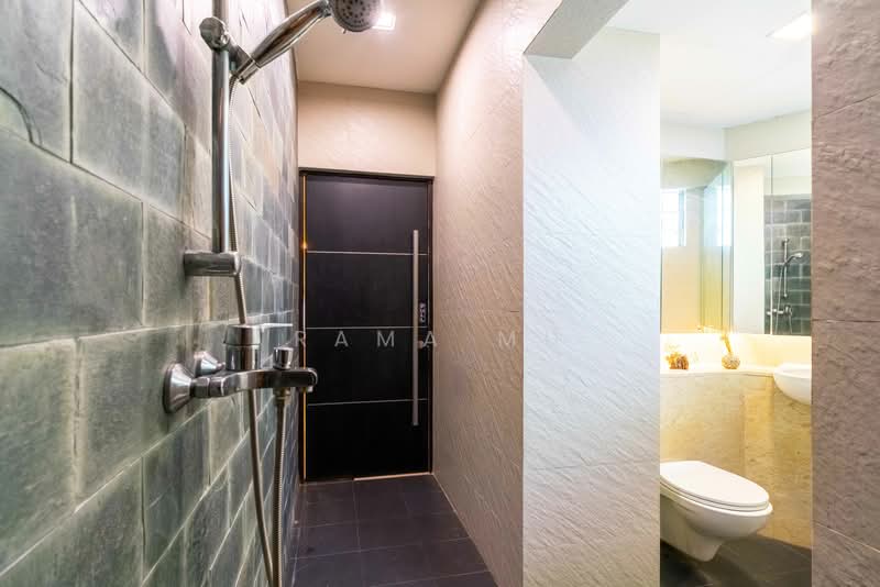 Reno 3.5 Storey Semi-D @ Jalan Mat Jambol, , 9 Bedrooms, 5,000 sqft, Semi-Detached House For Sale, by Rama Mu, 500133419 - Bathroom - PropertyGuru.com.sg