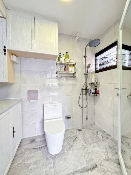 469 Segar Road, 469 Segar Road, 3 Bedrooms, 1,184 sqft, HDB Flat For Sale, by Michelle Koo, 500133421 - Bathroom - PropertyGuru.com.sg
