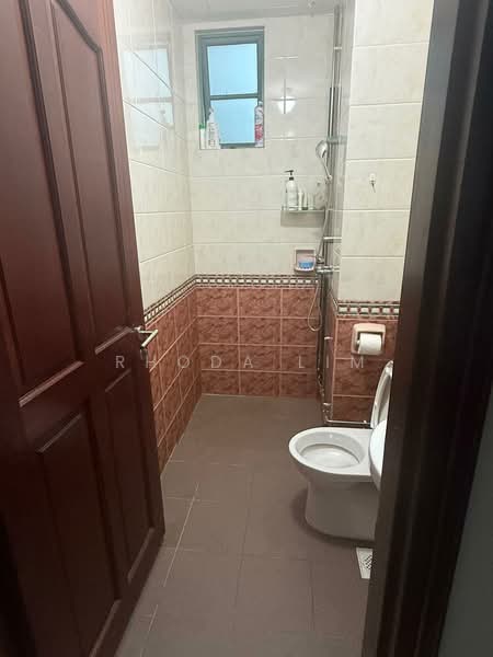 Tanglin Regency, 383 Tanglin Road, 2 Bedrooms, 710 sqft, Condominium For Sale, by Rhoda Lim, 500133432 - Common Toilet - PropertyGuru.com.sg