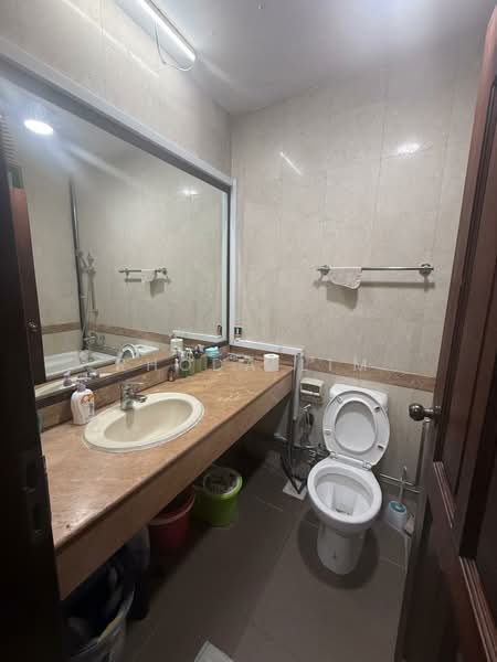 Tanglin Regency, 383 Tanglin Road, 2 Bedrooms, 710 sqft, Condominium For Sale, by Rhoda Lim, 500133432 - Master Toilet - PropertyGuru.com.sg