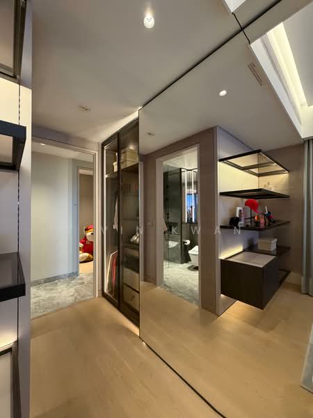 W Residences Marina View - Singapore, 22 Marina View, 3 Bedrooms, 1,195 sqft, Condominium For Sale, by Alvin Kwan, 500133444 - Walk-in Wardrobe - PropertyGuru.com.sg