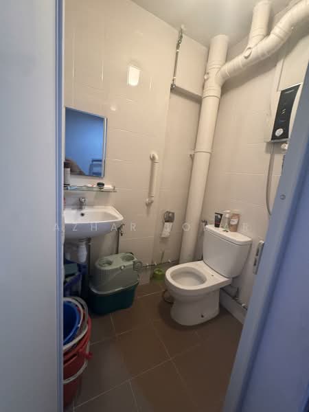 535 Bukit Batok Street 52, 535 Bukit Batok Street 52, 3 Bedrooms, 1,571 sqft, HDB Flat For Sale, by Azhar Johar, 500133445 - Bathroom - PropertyGuru.com.sg