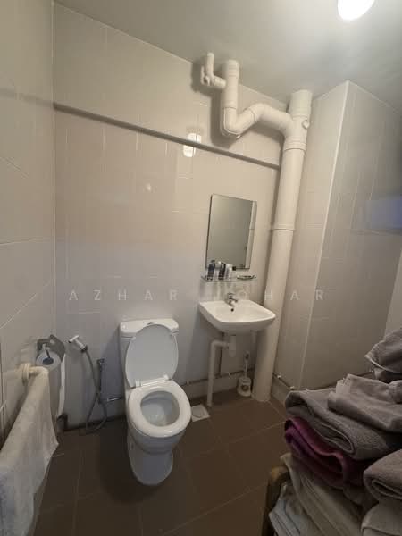 535 Bukit Batok Street 52, 535 Bukit Batok Street 52, 3 Bedrooms, 1,571 sqft, HDB Flat For Sale, by Azhar Johar, 500133445 - Bathroom - PropertyGuru.com.sg