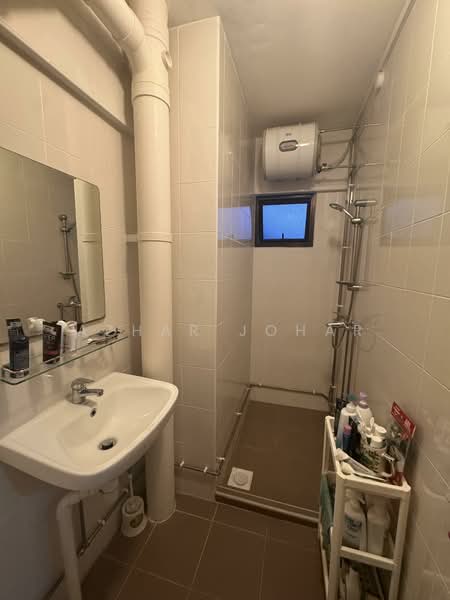535 Bukit Batok Street 52, 535 Bukit Batok Street 52, 3 Bedrooms, 1,571 sqft, HDB Flat For Sale, by Azhar Johar, 500133445 - Bathroom - PropertyGuru.com.sg