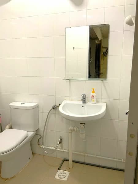 141 Yishun Ring Road, 141 Yishun Ring Road, 3 Bedrooms, 764 sqft, HDB Flat For Rent, by Steven Choo, 500133450 - Bathroom - PropertyGuru.com.sg
