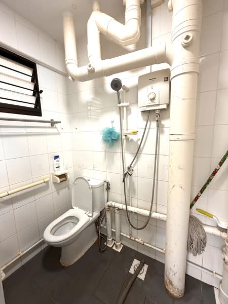 141 Yishun Ring Road, 141 Yishun Ring Road, 3 Bedrooms, 764 sqft, HDB Flat For Rent, by Steven Choo, 500133450 - Bathroom - PropertyGuru.com.sg