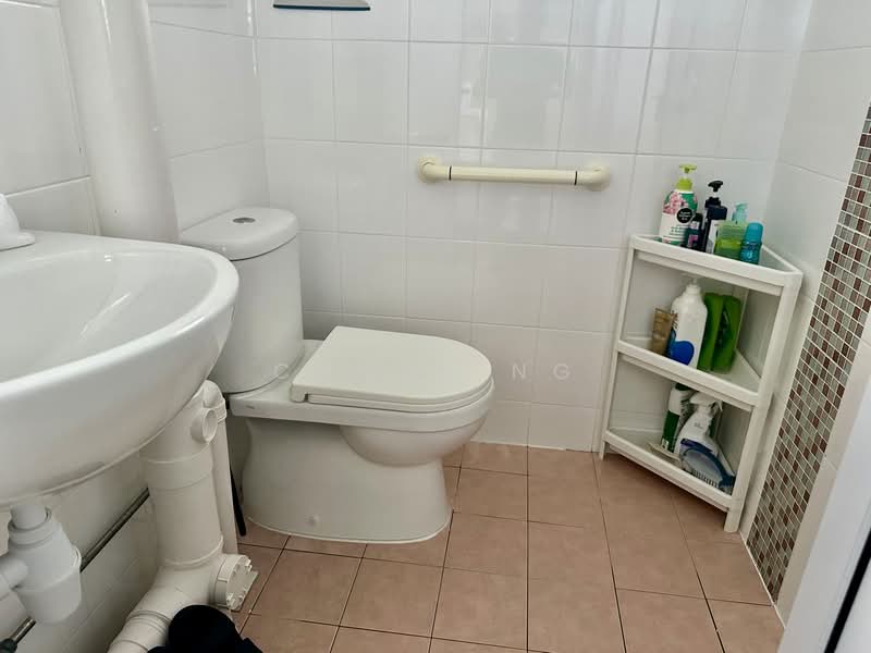 537 Bedok North Street 3, 537 Bedok North Street 3, 2 Bedrooms, 732 sqft, HDB Flat For Sale, by Carol Ng, 500133454 - Bathroom - PropertyGuru.com.sg