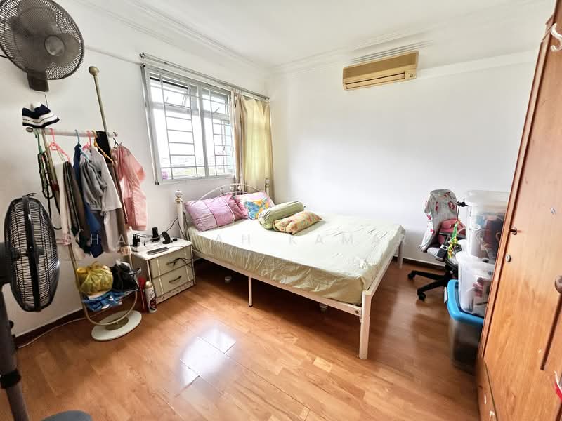 100 Bedok North Avenue 4, 100 Bedok North Avenue 4, 3 Bedrooms, 990 sqft, HDB Flat For Sale, by Sharifah Kamariah, 500133460 - Bedroom - PropertyGuru.com.sg