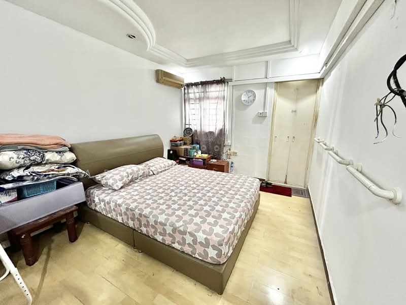 100 Bedok North Avenue 4, 100 Bedok North Avenue 4, 3 Bedrooms, 990 sqft, HDB Flat For Sale, by Sharifah Kamariah, 500133460 - Bedroom - PropertyGuru.com.sg