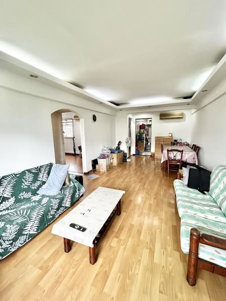 100 Bedok North Avenue 4, 100 Bedok North Avenue 4, 3 Bedrooms, 990 sqft, HDB Flat For Sale, by Sharifah Kamariah, 500133460 - Living Room - PropertyGuru.com.sg