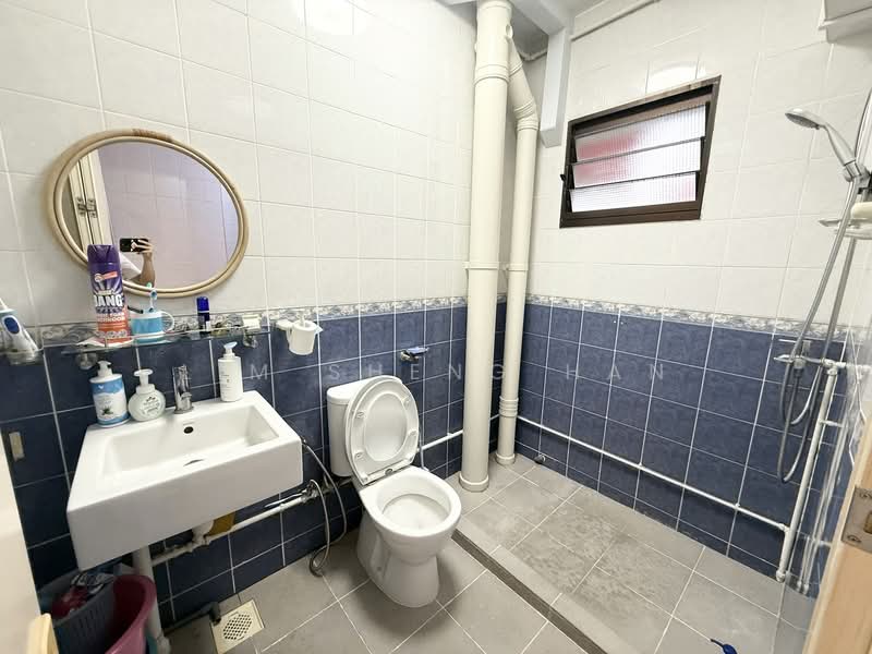 193 Rivervale Drive, 193 Rivervale Drive, 3 Bedrooms, 1,195 sqft, HDB Flat For Sale, by Lim Sheng Han, 500133465 - Bathroom - PropertyGuru.com.sg
