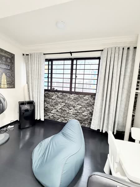 296E Choa Chu Kang Avenue 2, 296E Choa Chu Kang Avenue 2, 3 Bedrooms, 1,313 sqft, HDB Flat For Sale, by Nona Kirana, 500133474 - Living Room - PropertyGuru.com.sg