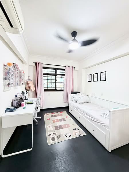 296E Choa Chu Kang Avenue 2, 296E Choa Chu Kang Avenue 2, 3 Bedrooms, 1,313 sqft, HDB Flat For Sale, by Nona Kirana, 500133474 - Bedroom - PropertyGuru.com.sg