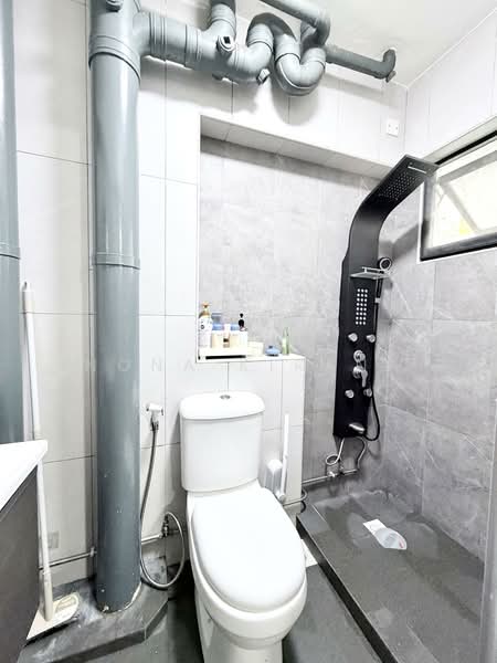 296E Choa Chu Kang Avenue 2, 296E Choa Chu Kang Avenue 2, 3 Bedrooms, 1,313 sqft, HDB Flat For Sale, by Nona Kirana, 500133474 - Bathroom - PropertyGuru.com.sg
