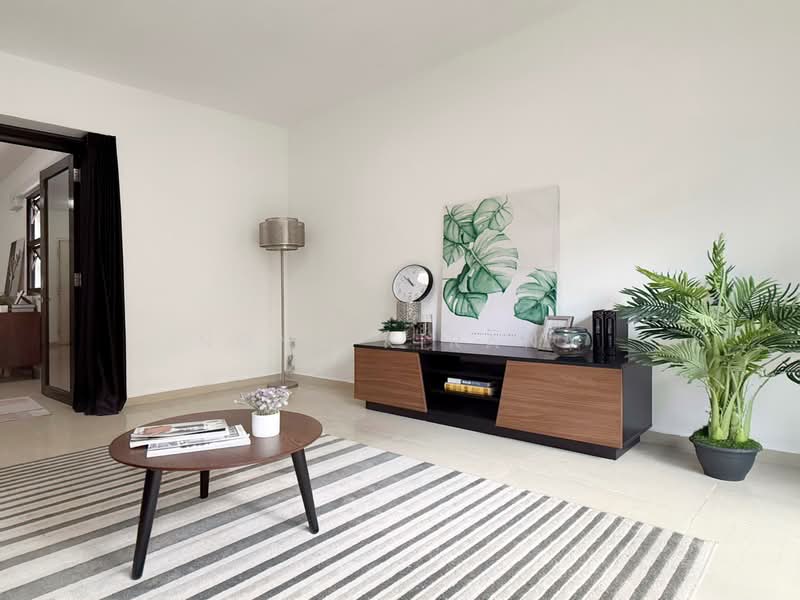 296E Choa Chu Kang Avenue 2, 296E Choa Chu Kang Avenue 2, 3 Bedrooms, 1,313 sqft, HDB Flat For Sale, by Nona Kirana, 500133474 - Living Room - PropertyGuru.com.sg
