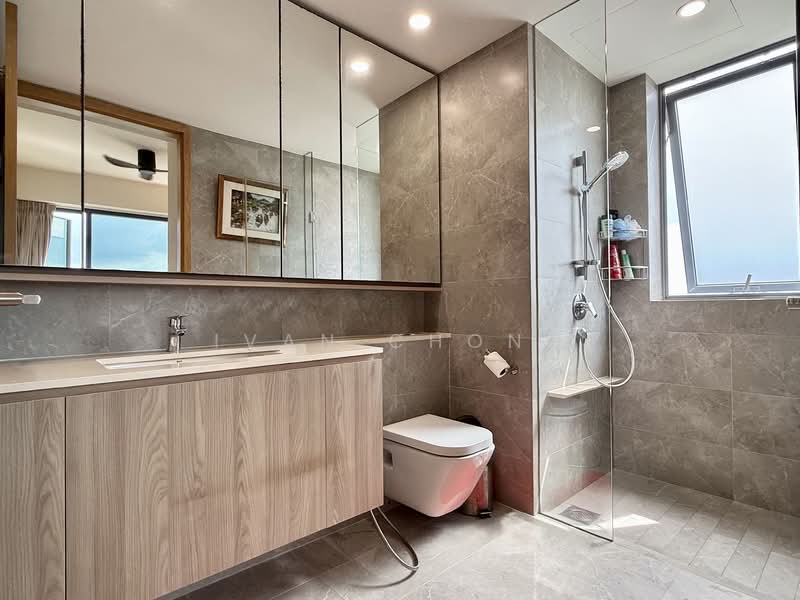 Twin VEW, 91 West Coast Vale, 4 Bedrooms, 1,378 sqft, Condominium For Sale, by Ivan Chong, 500133481 - Master Bathroom - PropertyGuru.com.sg