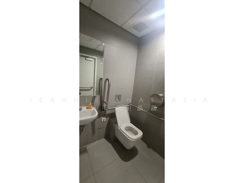 Oxley Tower, 138 Robinson Road, Boat Quay / Raffles Place / Marina, 4,672 sqft, Office For Sale, by Jeannie Anastasia Koe 高晶晶, 500133527 - Bathroom - CommercialGuru.com.sg
