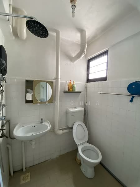 106 Yishun Ring Road, 106 Yishun Ring Road, 2 Bedrooms, 721 sqft, HDB Flat For Rent, by Zan Chia, 500133529 - Bathroom - PropertyGuru.com.sg
