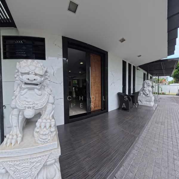 Rare East Coast Detached Gem, 1KM to Tao Nan, Ngee Ann Pri, CHIJ Katong, Haig Girls School, , 8 Bedrooms, 4,140 sqft, Detached House For Sale, by Nicholas Xavier Gan, 500133536 - Entrance - PropertyGuru.com.sg