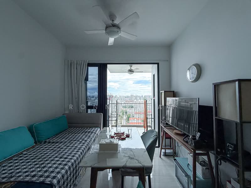 Sky Vue, 1 Bishan Street 15, 2 Bedrooms, 797 sqft, Condominium For Sale, by Ronnie Tan, 500133543 - Living Room - PropertyGuru.com.sg