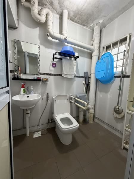 626 Woodlands Avenue 6, 626 Woodlands Avenue 6, 3 Bedrooms, 990 sqft, HDB Flat For Sale, by Susan Mariam (Amboi), 500133588 - Bathroom - PropertyGuru.com.sg