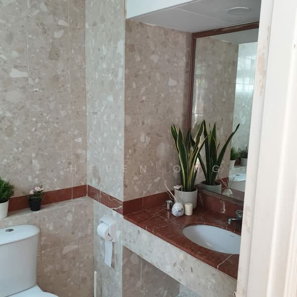 Estella Gardens, 21 - 27 Flora Road, 3 Bedrooms, 1,400 sqft, Condominium For Rent, by Helen Ong, 500133594 - Bathroom - PropertyGuru.com.sg