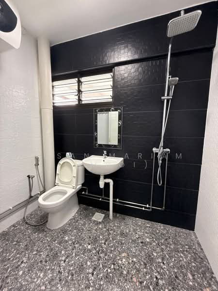 345 Woodlands Street 32, 345 Woodlands Street 32, 3 Bedrooms, 1,313 sqft, HDB Flat For Sale, by Susan Mariam (Amboi), 500133595 - Bathroom - PropertyGuru.com.sg