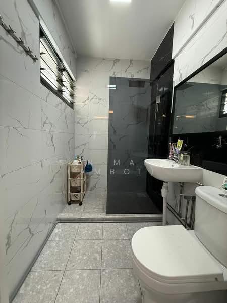 345 Woodlands Street 32, 345 Woodlands Street 32, 3 Bedrooms, 1,313 sqft, HDB Flat For Sale, by Susan Mariam (Amboi), 500133595 - Bathroom - PropertyGuru.com.sg