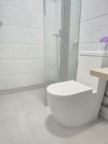931 Hougang Street 91, 931 Hougang Street 91, 4 Bedrooms, 1,291 sqft, HDB Flat For Sale, by Nora Kassim, 500133599 - Common Bathroom - PropertyGuru.com.sg