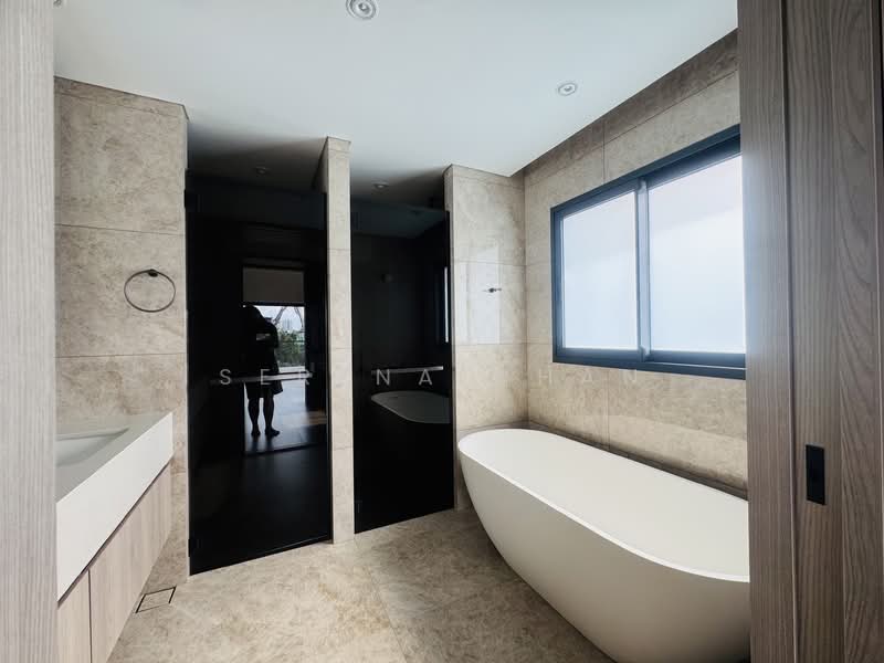 Opera Estate, Norma Terrace, 5 Bedrooms, 4,600 sqft, Corner Terrace For Sale, by Serena Chan, 500133607 - Bathroom - PropertyGuru.com.sg