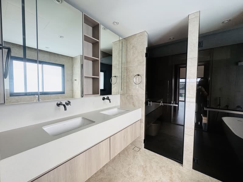 Opera Estate, Norma Terrace, 5 Bedrooms, 4,600 sqft, Corner Terrace For Sale, by Serena Chan, 500133607 - Bathroom - PropertyGuru.com.sg